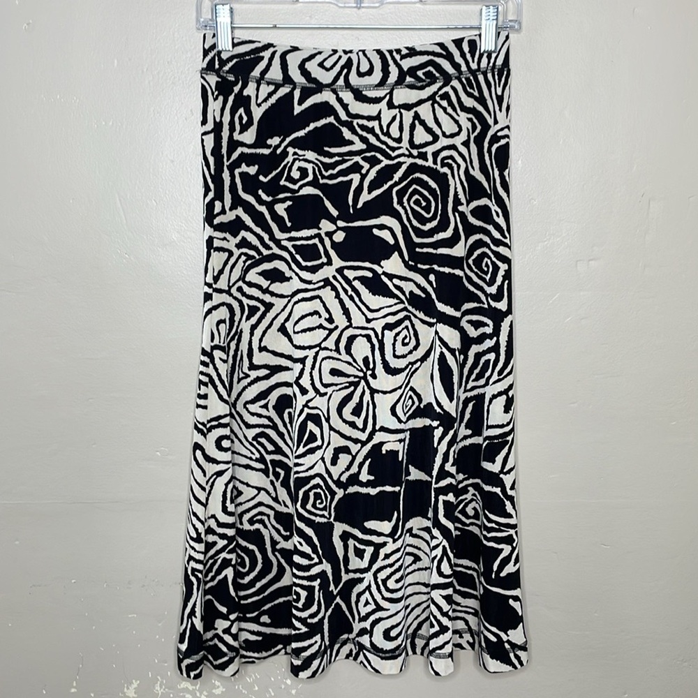 CHICO’S TRAVELERS Skirt Black and Tan Abstract Stretchy Liquid Knit Modest XXS - Picture 8 of 8